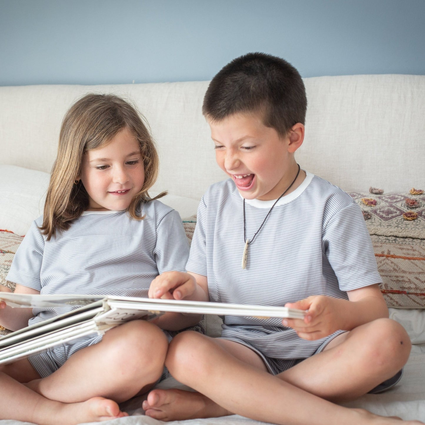 Pijama corto rayas niño y niña - SimplyB