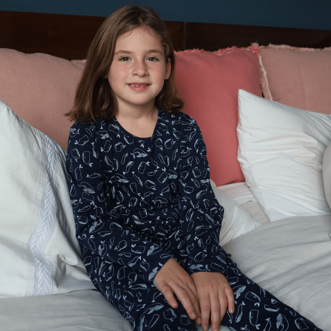 Pijama largo ballenas niña - SimplyB