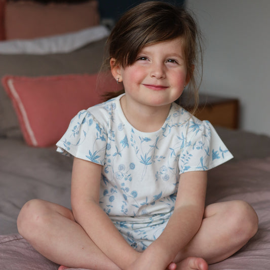 Pijama corto enredaderas celeste niña - SimplyB