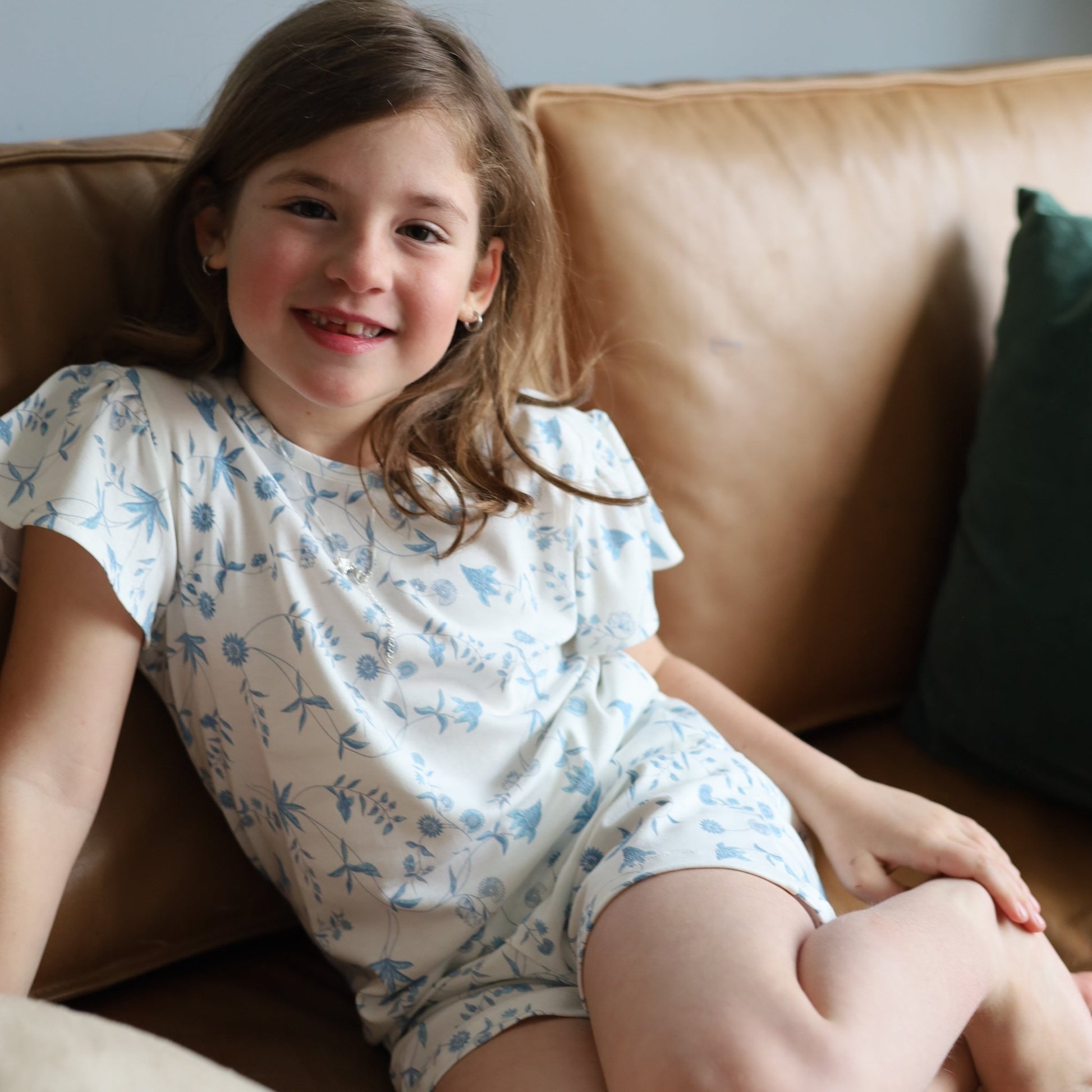 Pijama corto enredaderas celeste niña - SimplyB